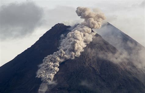 recent volcano eruption in indonesia
